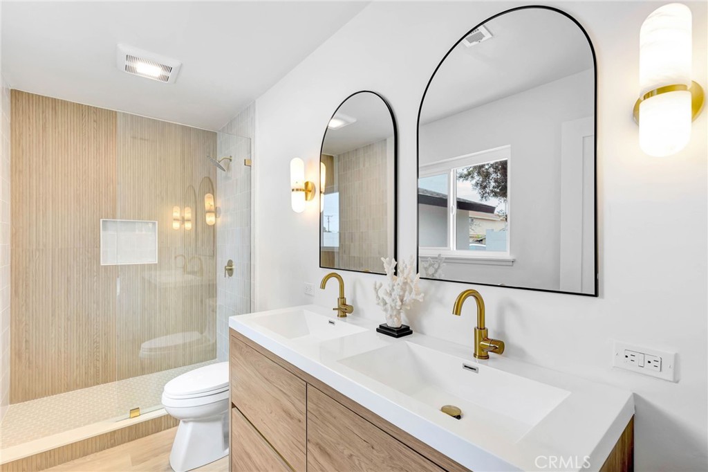Huntington Beach, California, 92647, United States, 3 Bedrooms Bedrooms, ,2 BathroomsBathrooms,Residential,Active,2037140
