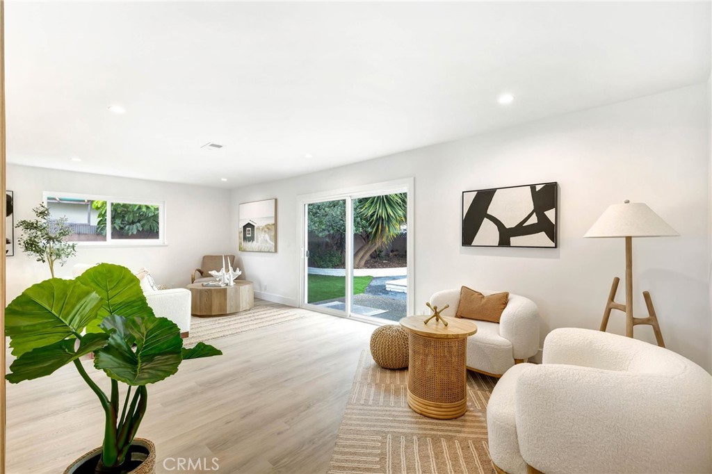 Huntington Beach, California, 92647, United States, 3 Bedrooms Bedrooms, ,2 BathroomsBathrooms,Residential,Active,2037140