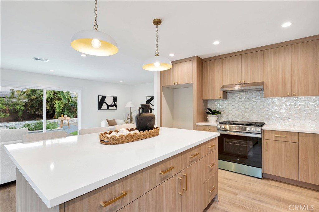 Huntington Beach, California, 92647, United States, 3 Bedrooms Bedrooms, ,2 BathroomsBathrooms,Residential,Active,2037140