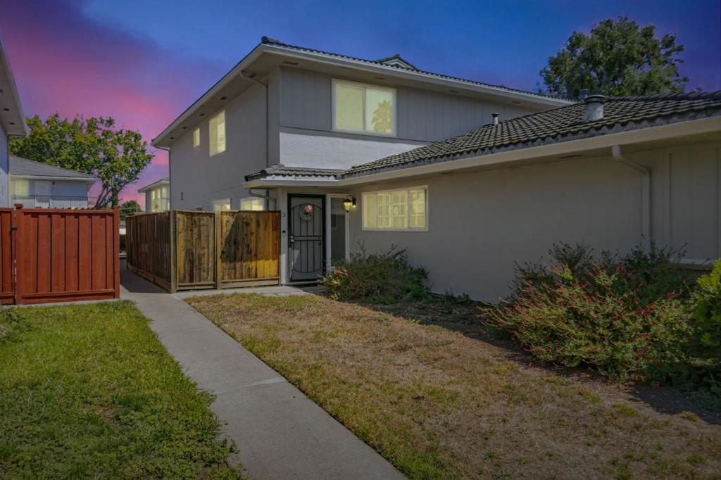 Charming 2 bed/1 bath condo with a well-designed layout that's perfect for modern living!