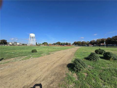 Photo of 125 N Parsons, Merced, CA 95341 (MLS # MC25260800)