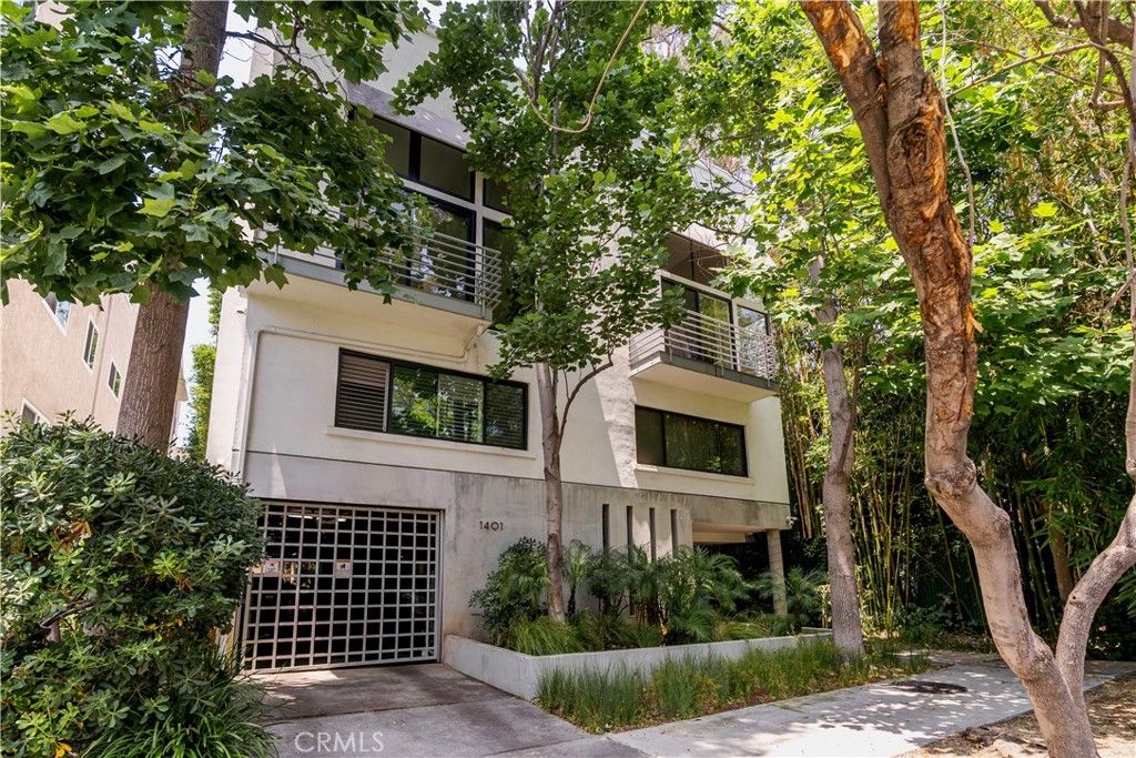 Photo of 1401 Camden Avenue #2, Los Angeles, CA 90025 (MLS # SB25165786)