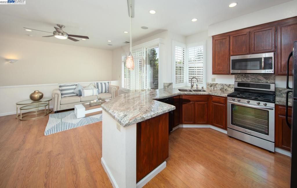 WILLOW CREEK - Residential