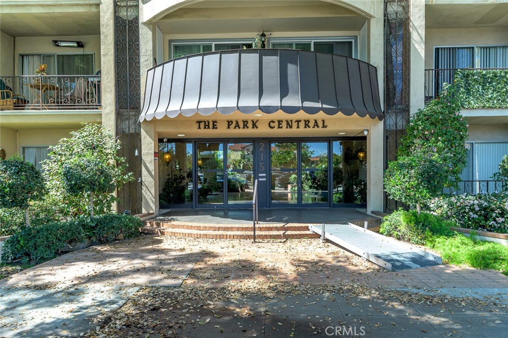 215 N Kenwood Street 303