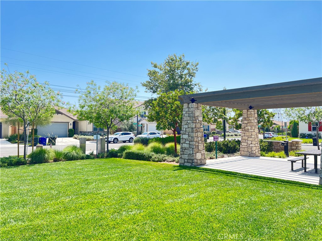 3400 E Foxglove