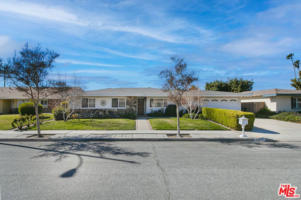 Photo of 1091 Vallejo Avenue, Simi Valley, CA 93065 (MLS # 26651613)