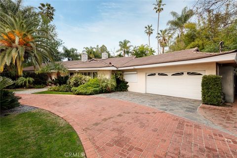 Photo of 22723 Erwin ST, Woodland Hills, CA 91367 (MLS # SR26099135)