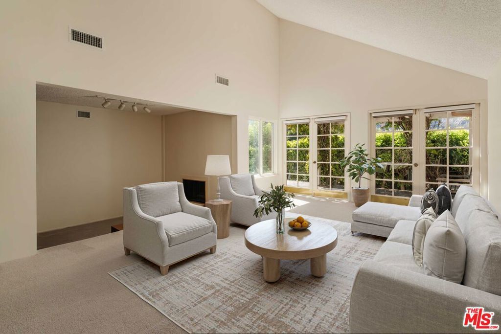 Photo of 17053 Palisades Circle, Pacific Palisades, CA 90272 (MLS # 25600869)