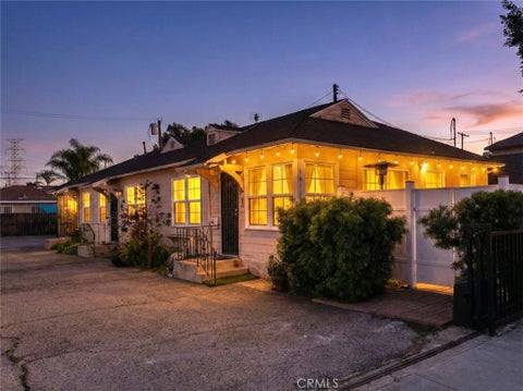 Photo of 6614 Camellia Avenue, North Hollywood, CA 91606 (MLS # SR26156204)