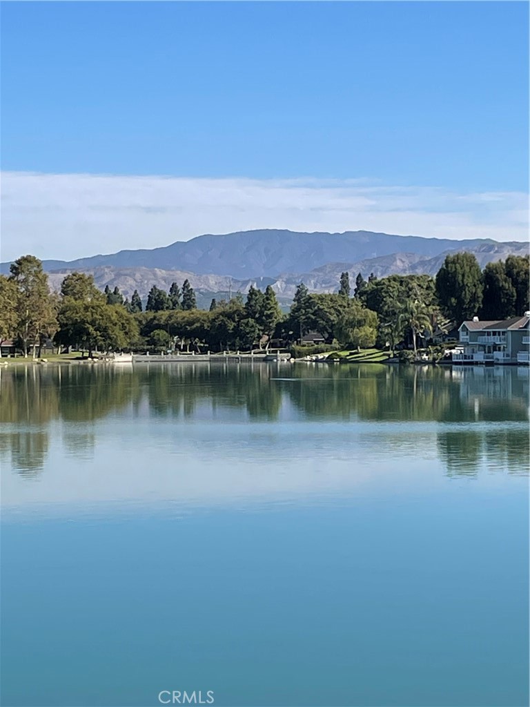 Beautiful setting very short distance to north lake and lagoon. Private atrium with fountain with adjustable screen cover. New water heater.
