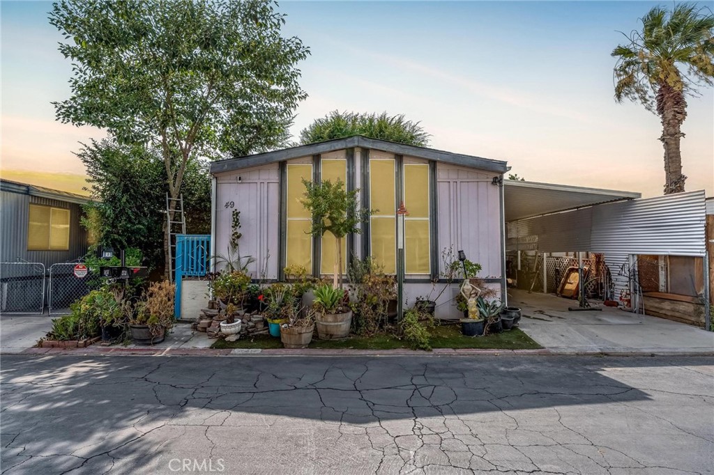 Welcome to this spacious 3 bedroom, 2 bath manufactured home located in a well established community in Hemet, CA. Offering a functional layout with generously sized bedrooms and a bright living area, this home presents a great opportunity for comfortable everyday living. The open-concept kitchen and dining area provide plenty of room for both casual meals and entertaining. Situated just minutes from local parks, grocery stores, and popular restaurants, the location is ideal for those who appreciate easy access to daily essentials and weekend recreation. Whether you're grabbing groceries at nearby Stater Bros. or Smart & Final, enjoying a stroll through Vallery Wide Park, or dining out at one of Hemet’s local favorites, everything you need is close by. With its solid layout and great location, this home is perfect for buyers looking to put their personal touch on a property and enjoy all that the Hemet lifestyle has to offer.