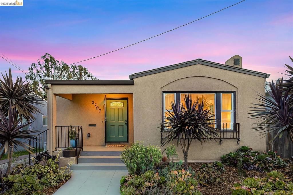 Photo of 2707 Logan St St, Oakland, CA 94601 (MLS # 41131835)