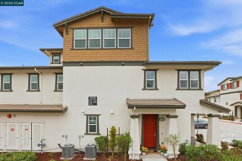 Photo of 61101 Via Vicenza, San Ramon, CA 94583 (MLS # 41128999)