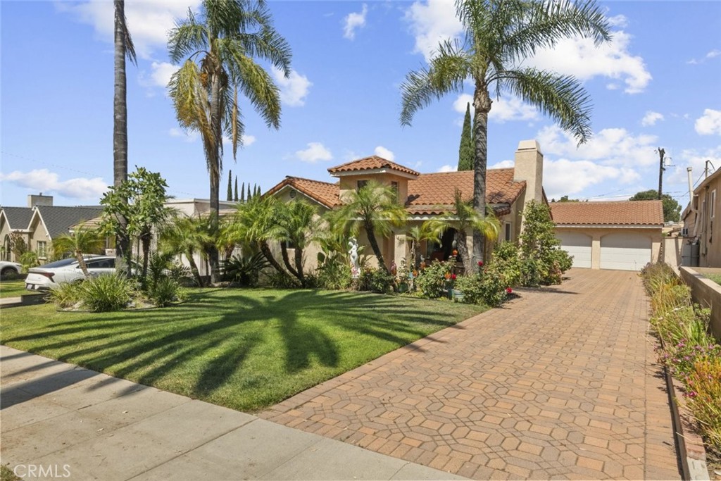 Welcome to 1445 Raymond Avenue, a beautiful 3-bedroom, 2-bathroom turnkey home offering over 1800 square feet of well-designed living space in the heart of North Glendale. This spacious residence features a bright and open layout that combines charm, comfort, and functionality.
The large high ceiling living and dining areas provide the perfect setting for relaxing or entertaining. Each bedroom offers generous space and natural light, making the home ideal for both families and guests. The kitchen includes ample cabinetry and a clean, functional design suited for everyday use.
Enjoy the outdoors in the private backyard, complete with a raised deck and open green space that can be used for relaxing, gardening, or hosting gatherings. The backyard offers both privacy and potential for custom additions.
Additional features include updated systems, driveway parking, and a convenient location close to local parks, schools, and shopping. Situated minutes from Brand Park, Kenneth Village, and other Glendale favorites, this home offers the perfect blend of quiet neighborhood living with easy access to city life.
1445 Raymond Avenue is a move-in ready home with space, style, and a location that continues to grow in value.