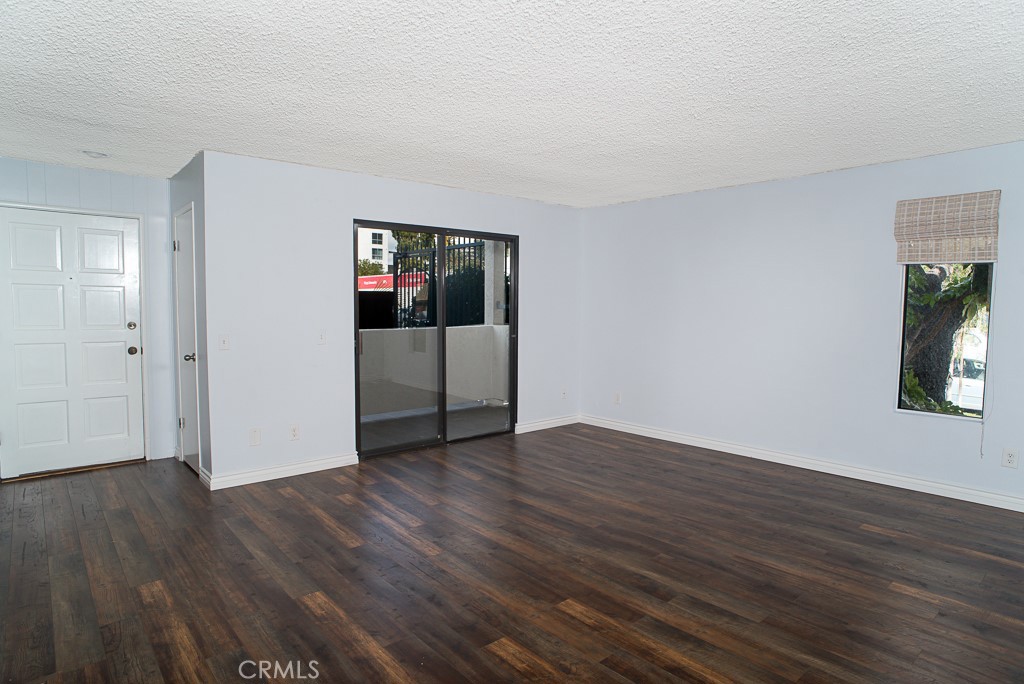 1425 Centinela Avenue 1