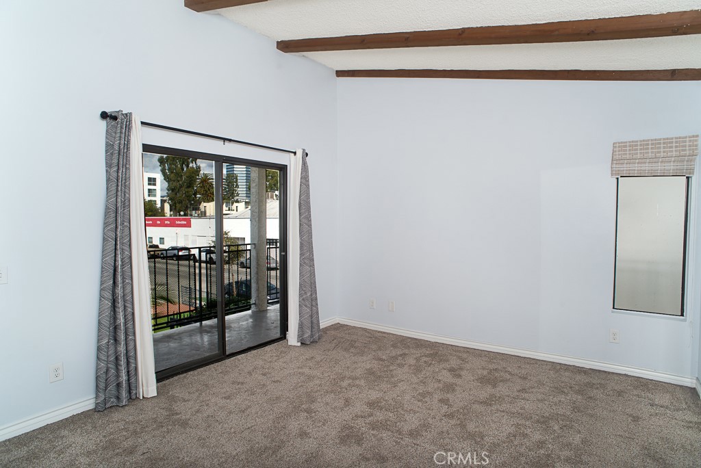 1425 Centinela Avenue 1