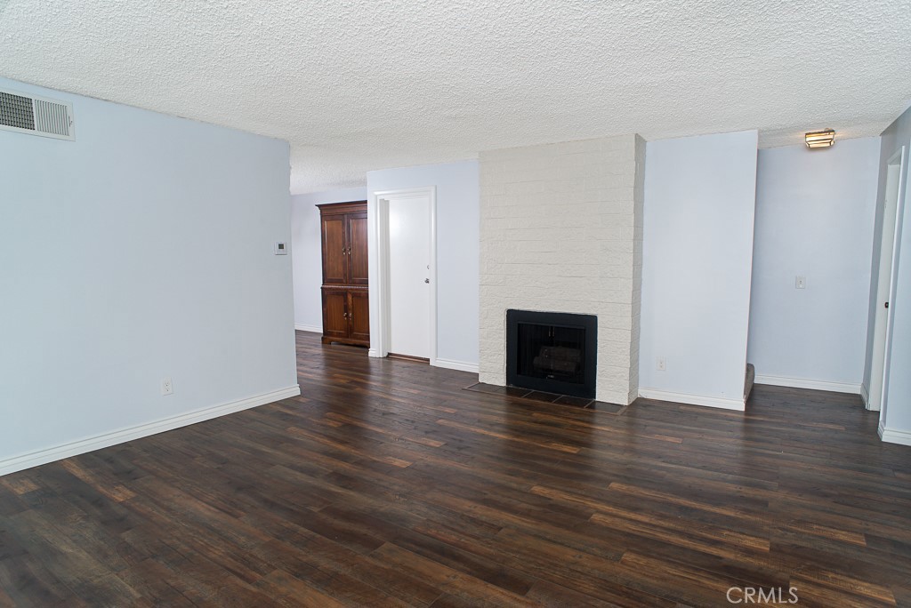 1425 Centinela Avenue 1