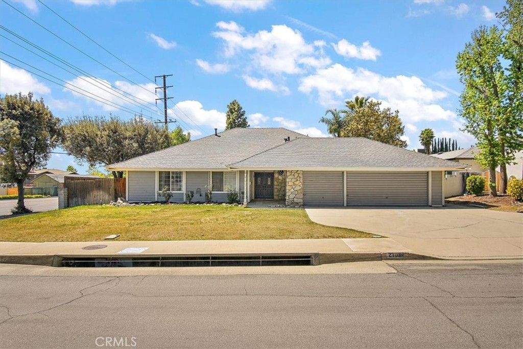 Photo of 2105 Oxford Avenue, Claremont, CA 91711 (MLS # RS26017414)