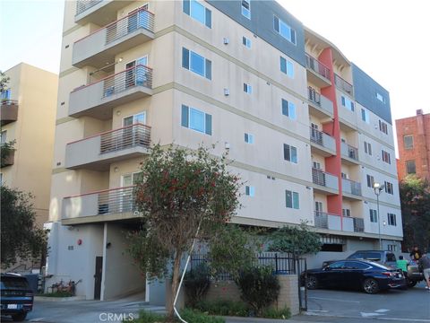 Photo of 815 S Harvard Blvd #302, Los Angeles, CA 90005 (MLS # SR26048432)