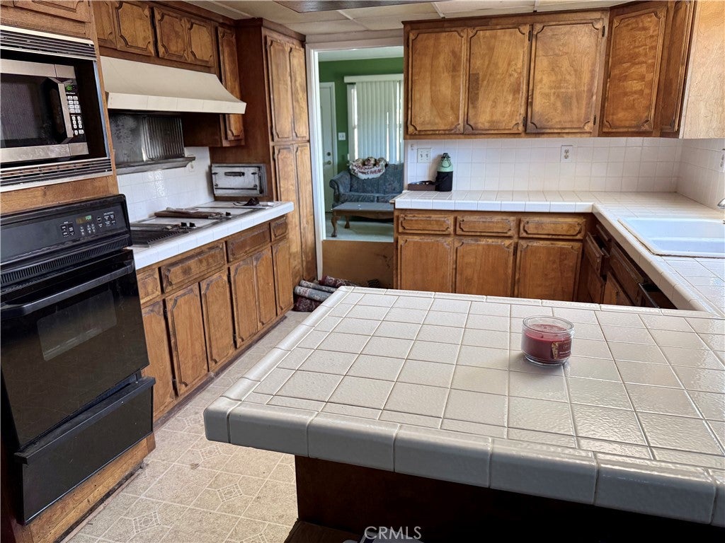 3806 E Arabella