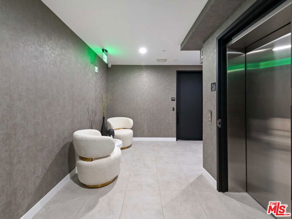 1017 N Croft Avenue PH2