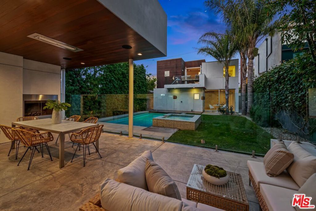 Photo of 714 California Avenue, Venice, CA 90291 (MLS # 25597895)