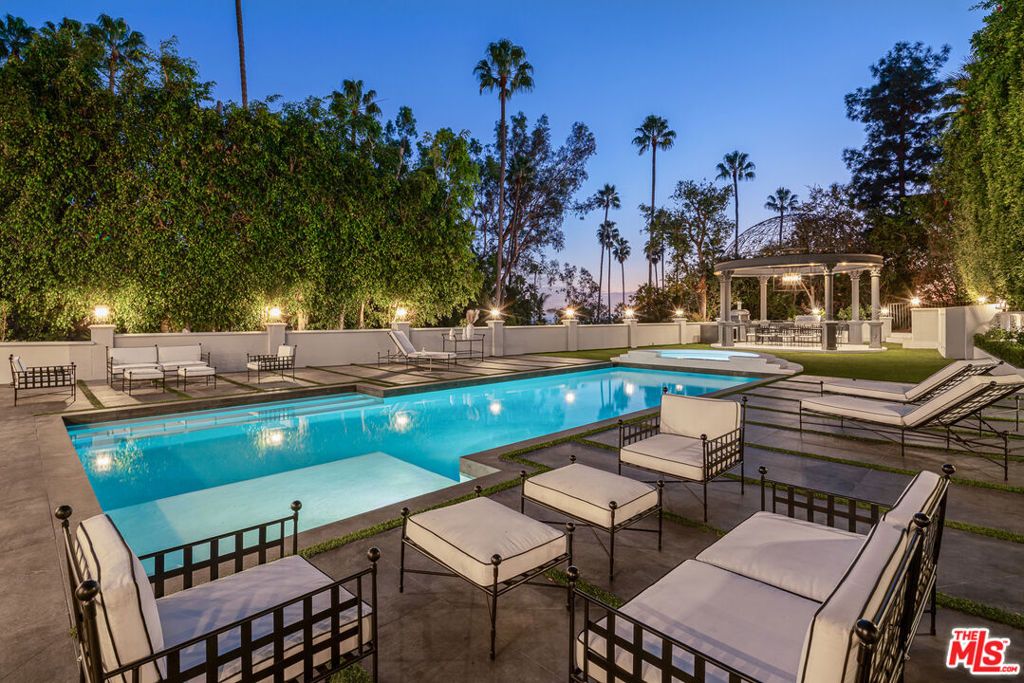 Photo of 402 Doheny Road, Beverly Hills, CA 90210 (MLS # 25605655)