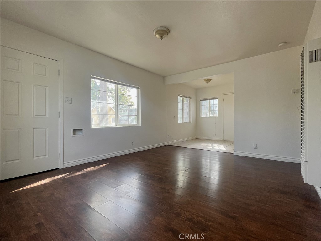 3855 Locust
