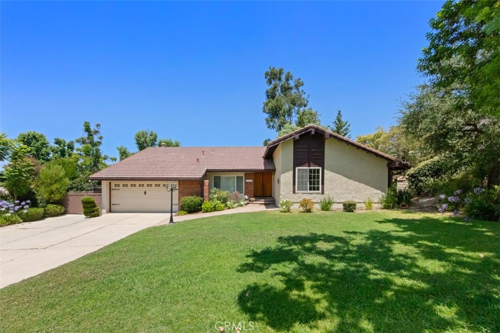 Great location & super usable level lot with superior horse facilities, EZ access to the trail and the 1700 acre park area. This Bridlepath Single story has both a roomy yard, 2 patios & the great horse set-up. Formal entry to 3 mini-multi-levels. Large barn, stalls & corral area plus big Arena & more. New HVAC system , furnace and AC.