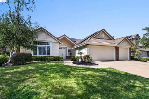 Photo of 558 Montori Ct, Pleasanton, CA 94566 (MLS # 41131624)