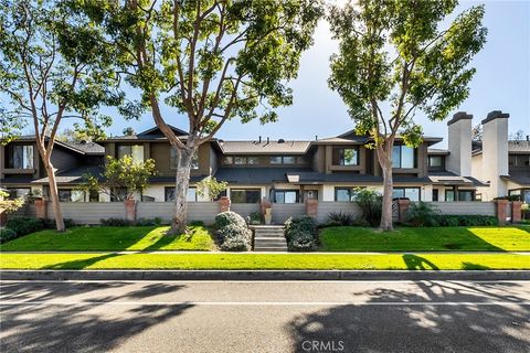 Photo of 1955 W Clipper Ln, Anaheim, CA 92801 (MLS # SR26038031)