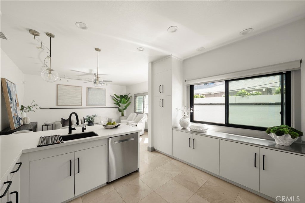 428 Heliotrope Avenue, Corona Del Mar CA 92625 - Photo 8