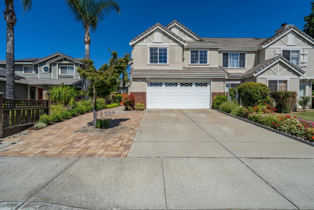 327 La Vela Court