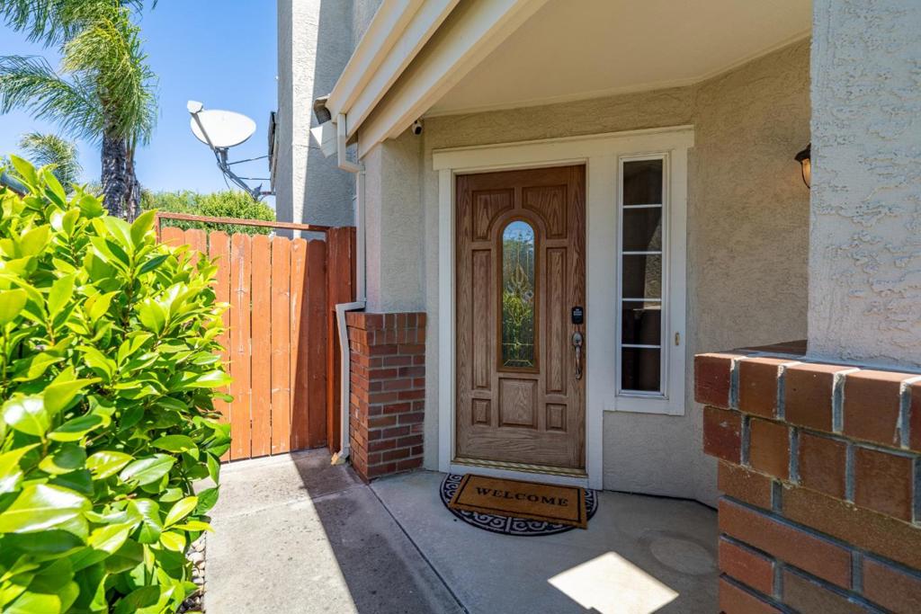 327 La Vela Court