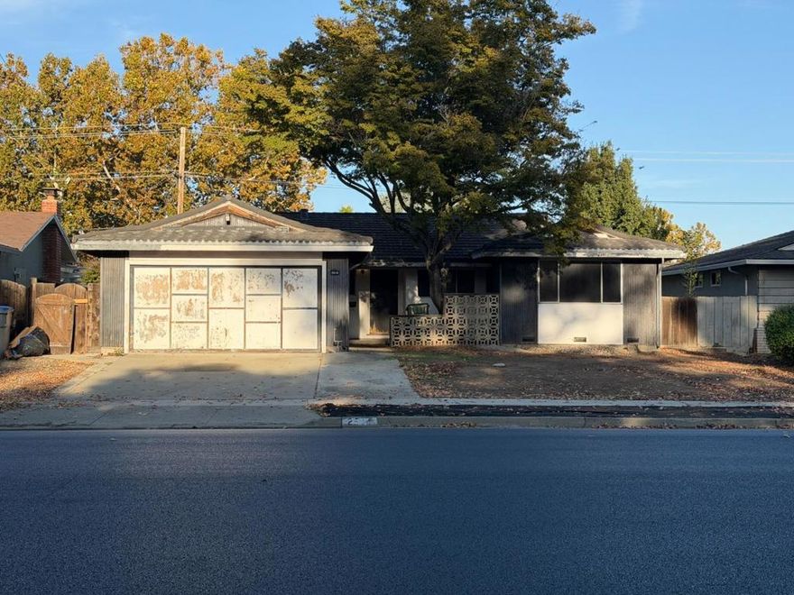 Incredible opportunity in the heart of Willow Glen South  Lincoln Glen! This property at 2514 Meridian Ave, San Jose, offers a rare chance to build your dream home or investment project on a generous lot. The existing structure is not habitable and ready for a complete rebuildperfect for developers, contractors, or visionaries looking to create a custom residence in one of San Joses most desirable neighborhoods. With solid bones, a spacious lot, and endless possibilities, this property is ideal for investors, flippers, or anyone ready to transform potential into reality. Conveniently located near shopping, dining, parks, and top-rated schools, with easy access to major commute routes. Bring your visionthe possibilities are unlimited!