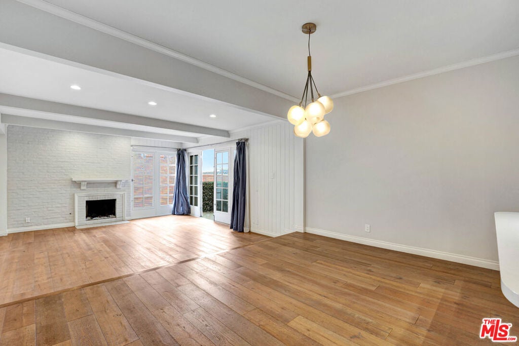 1260 S Beverly Glen Boulevard 304