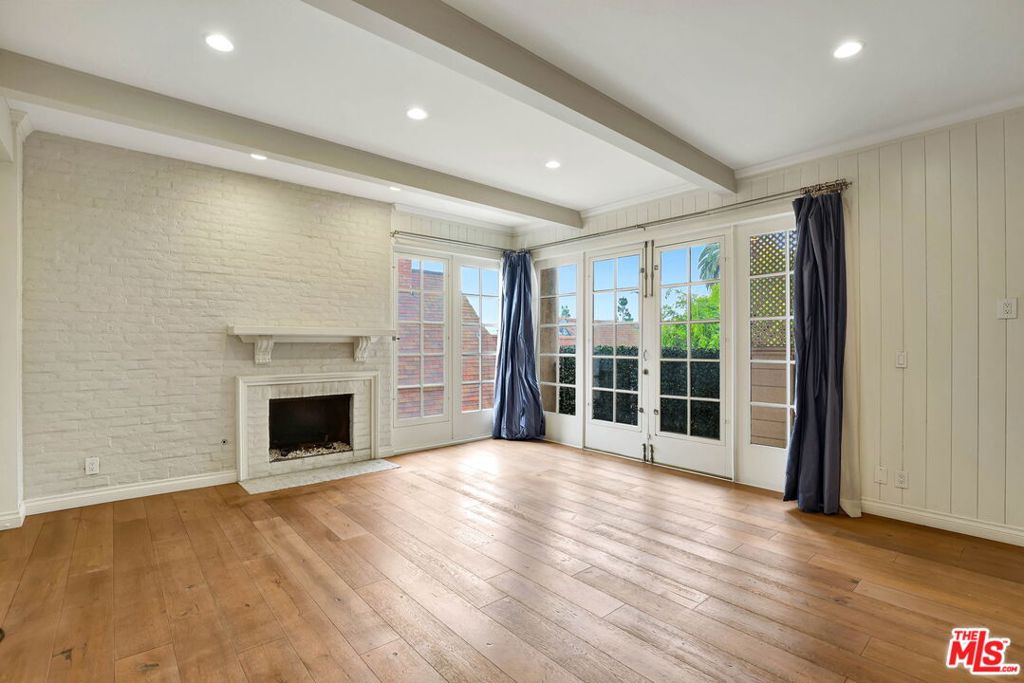 1260 S Beverly Glen Boulevard 304