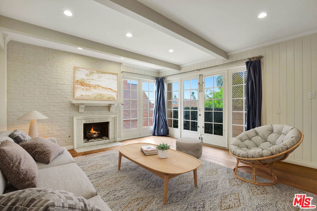1260 S Beverly Glen Boulevard 304
