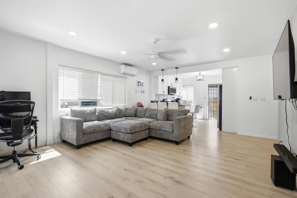 350 52 Brightwood Ave