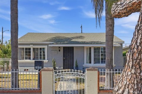 Photo of 1055 W Pine ST, Santa Ana, CA 92703 (MLS # RS26098214)