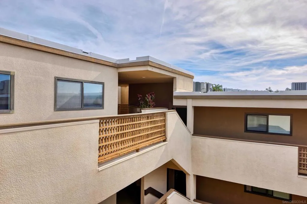La Jolla, California 92037, United States, 2 Bedrooms Bedrooms, ,2 BathroomsBathrooms,Residential,Active,251068