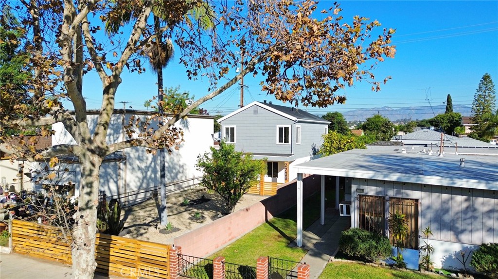 2208 W Olympic