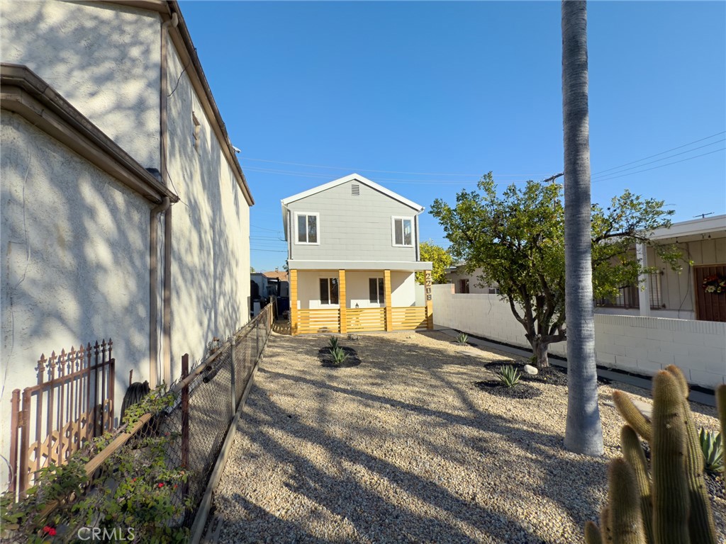 2208 W Olympic