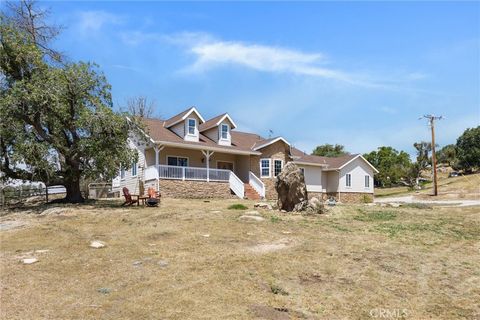 Photo of 19351 Quail DR, Tehachapi, CA 93561 (MLS # SR26099549)