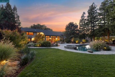 Photo of 350 Pine Creek Rd Rd, Walnut Creek, CA 94598 (MLS # 41116162)