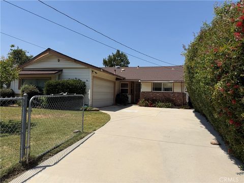 Photo of 25259 De Wolfe RD, Newhall, CA 91321 (MLS # SR26109488)