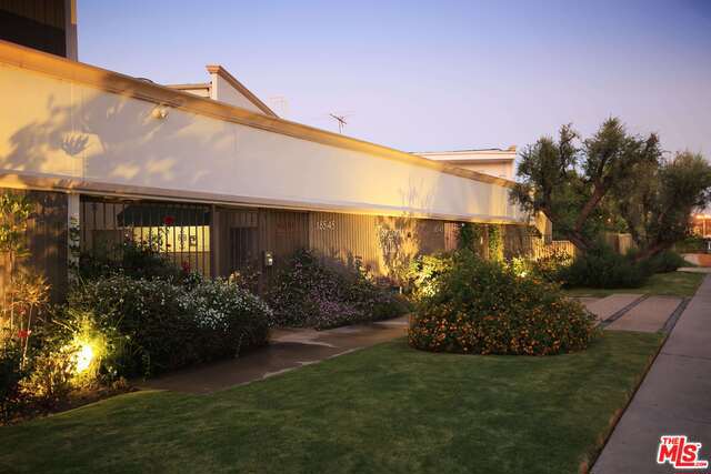 Tarzana Villas at Clark St offers floor plans with spacious layouts, a most coveted feature in today' s competitive submarket. In this tight rental market, the right owner stands to capitalize on positive market trends and significant rental upside.