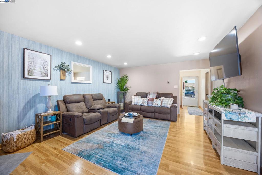 GLENMOOR GARDENS - Residential