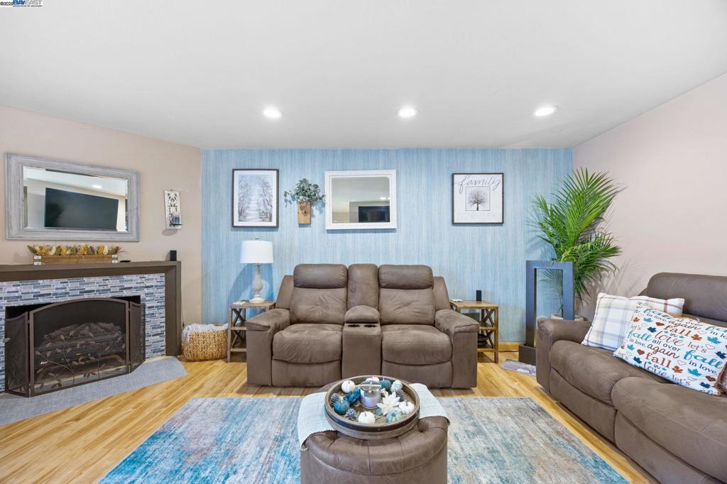 GLENMOOR GARDENS - Residential