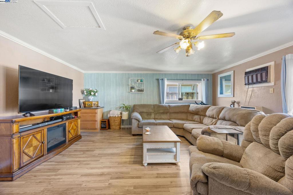 GLENMOOR GARDENS - Residential